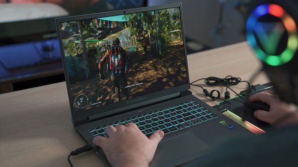 Comment intégrer des leçons de physique des fluides dans un jeu de simulation de construction de barrages?